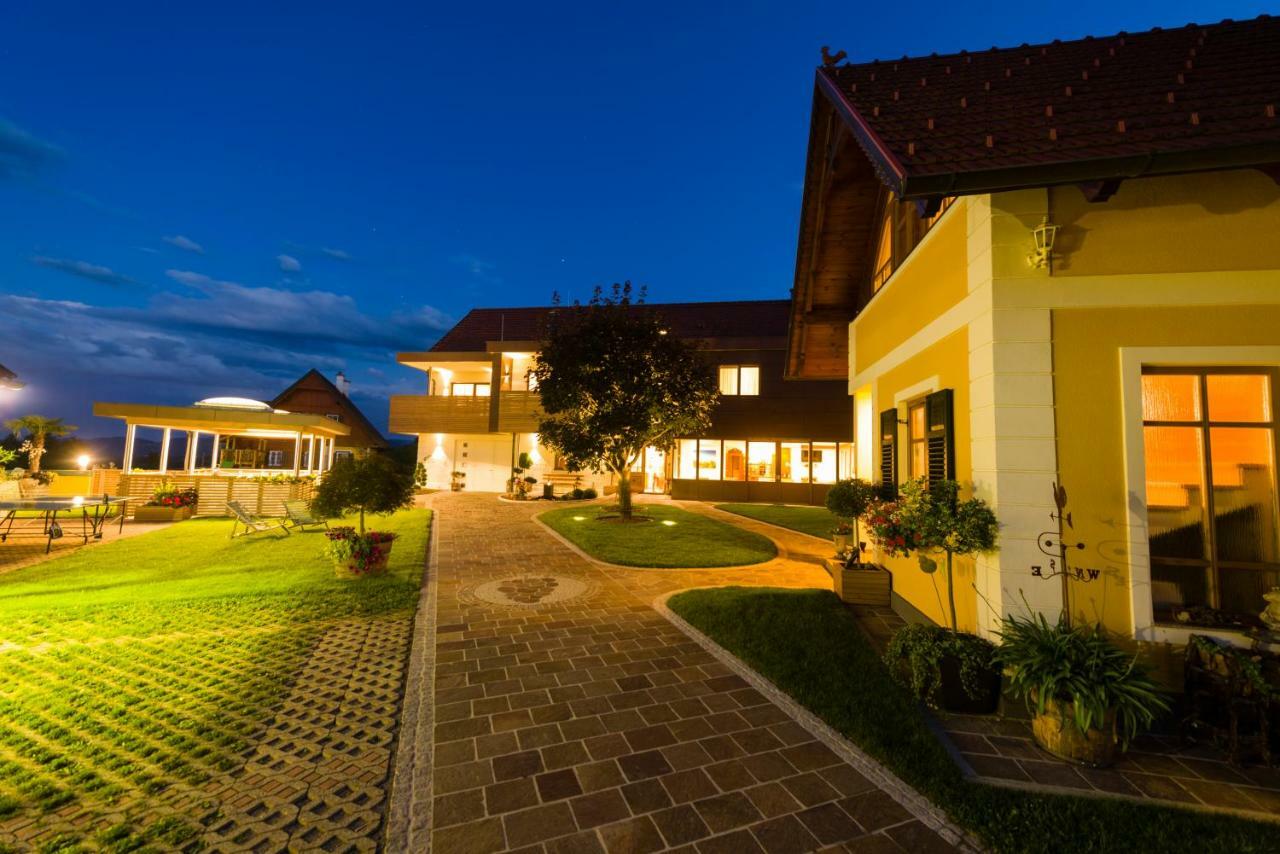Farma Weingut-wohlfuehlzimmer Adam-lieleg